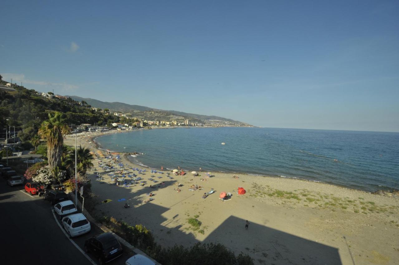 Albero Maestro On Bussana Seaside Apartment Sanremo Exterior photo